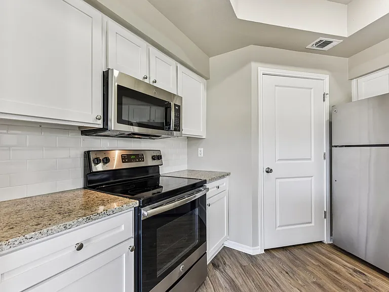 Waters Edge Apartment Homes — Photo 102