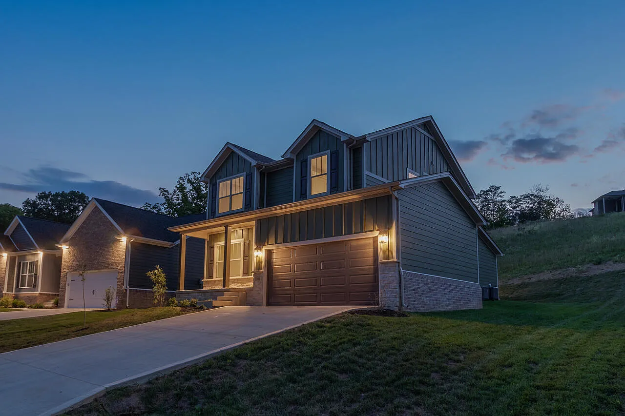 3 bed, 2.5 bath, 2019 sqft, $2,600 — Photo 1