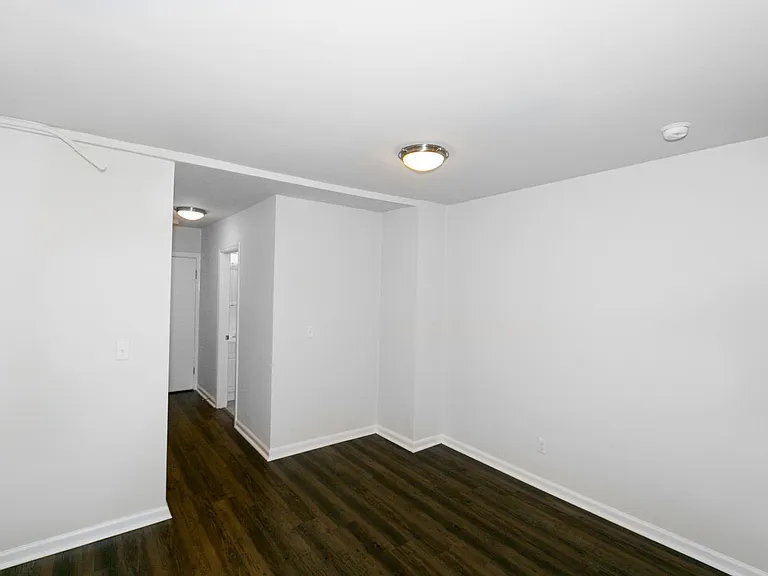 650 Ellis — Photo 10