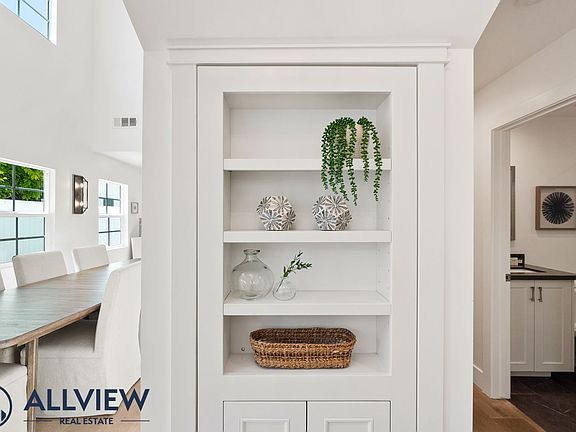 3rd image of 407 38th St #1