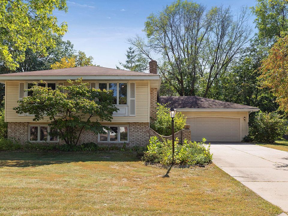 1st image of 2348 Cameron Dr