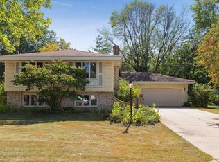 2348 Cameron Dr, Woodbury, MN 55125