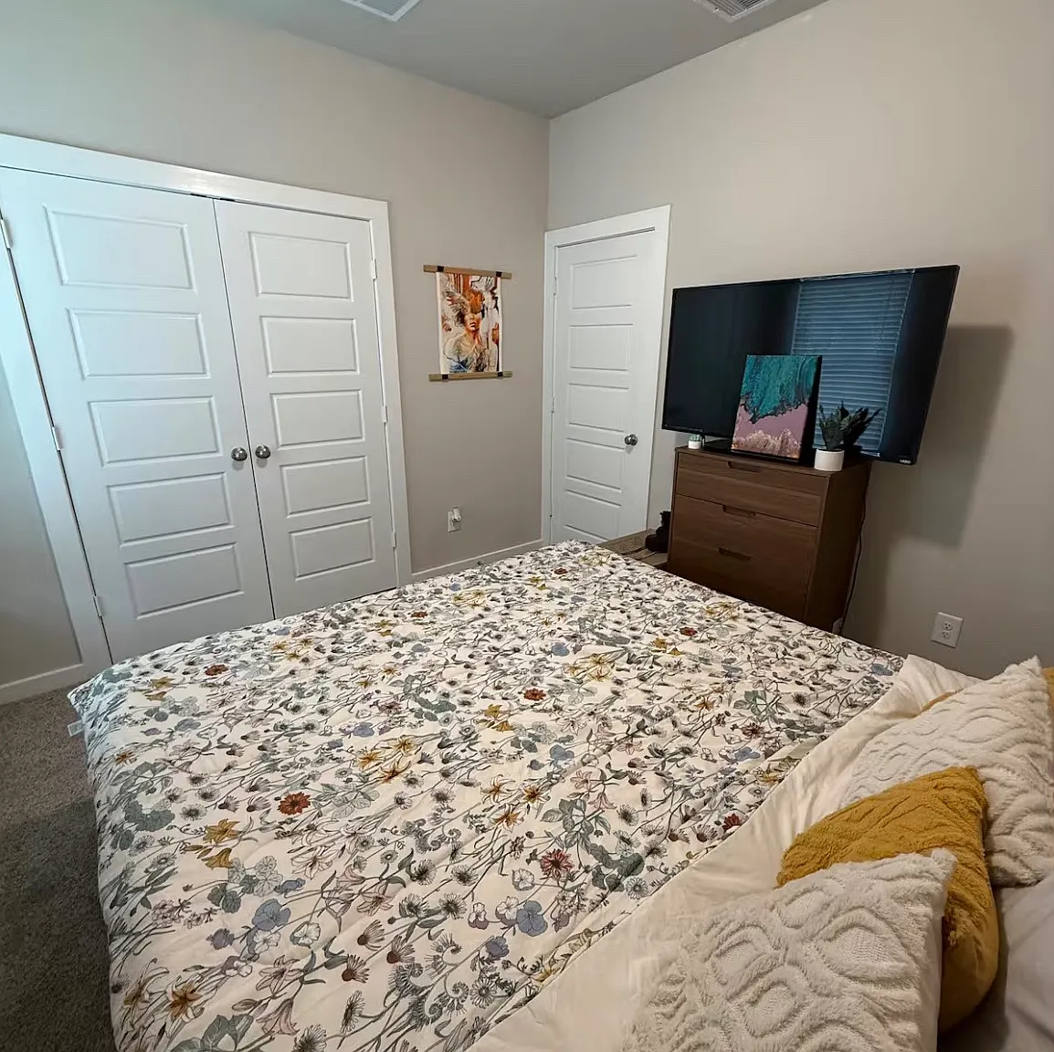 4 bed, 1557 sqft, $700 — Photo 1