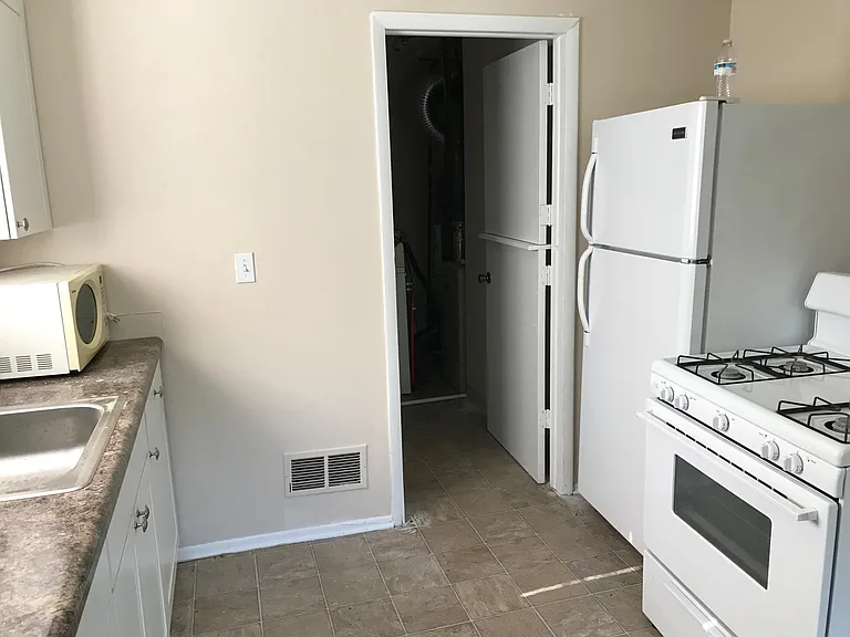 415 Pingree Blvd — Photo 2