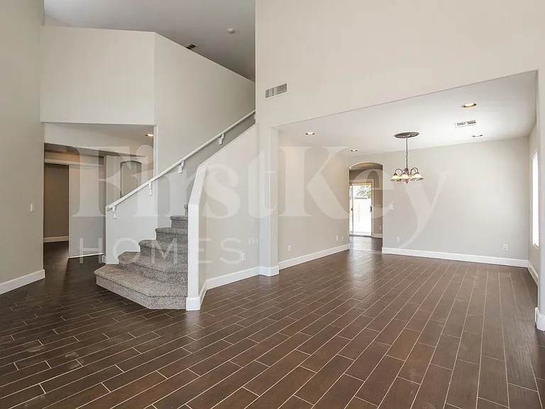 9156 W Quail Ave — Photo 2