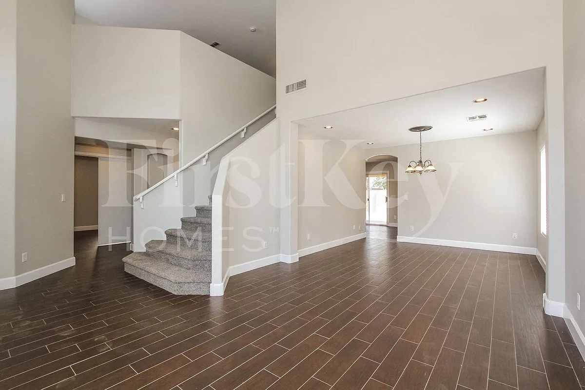 Building Photo - 9156 W Quail Ave