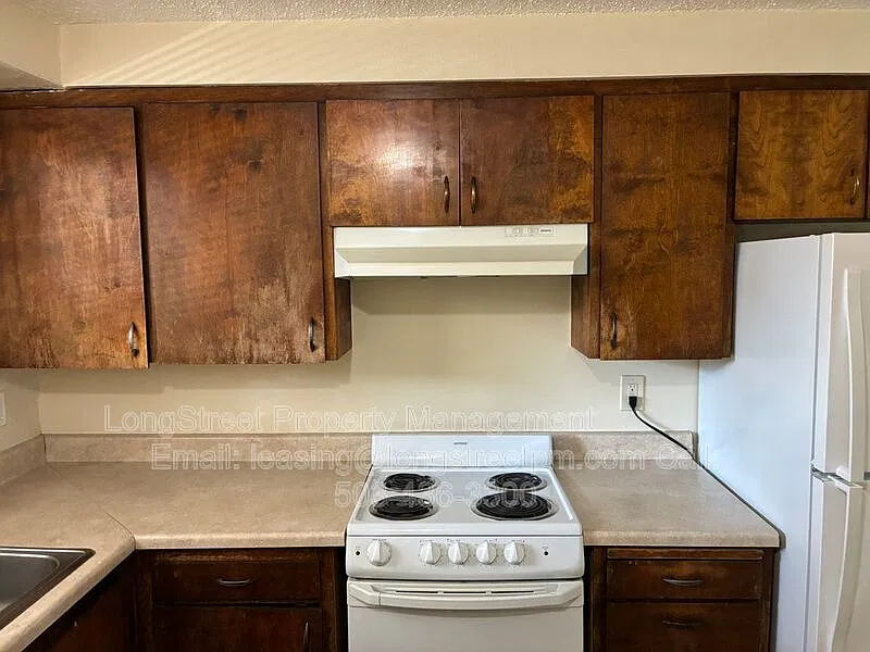 2 bed, 1.0 bath, 600 sqft, $1,495 — Photo 2