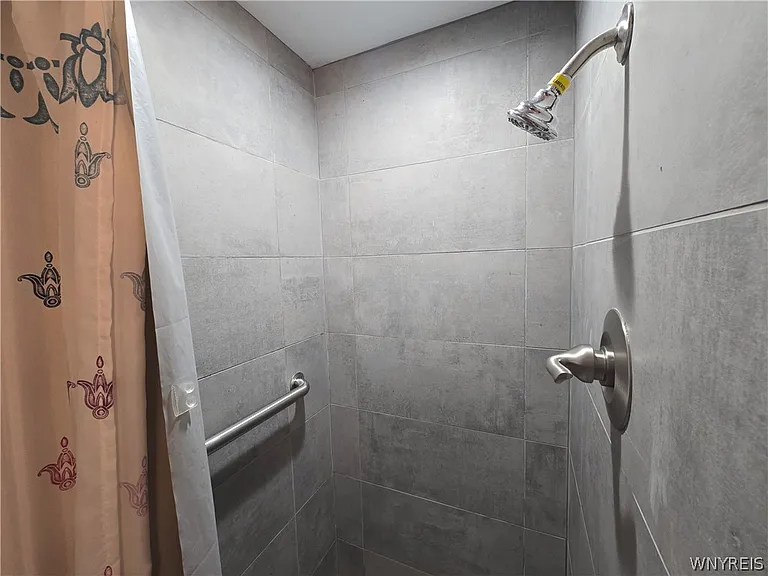161 Foxpoint Dr W — Photo 22