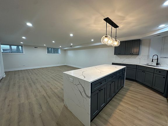 5th image of 4338 N Clarendon Ave #Gs