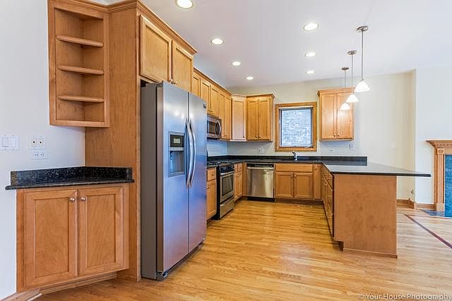 1st image of 4726 N Winthrop Ave