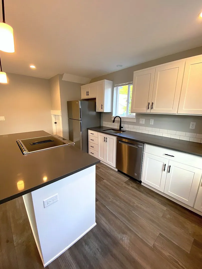 New 2 Bed, 2 Bath House with Washer and Dryer — Photo 2