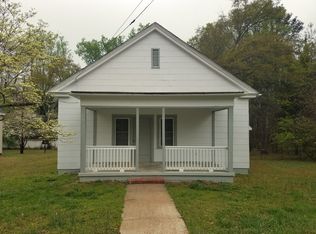 504 W Peachtree St, Woodruff, SC 29388