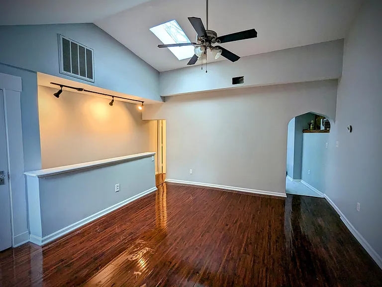 712 Main St #3 — Photo 5