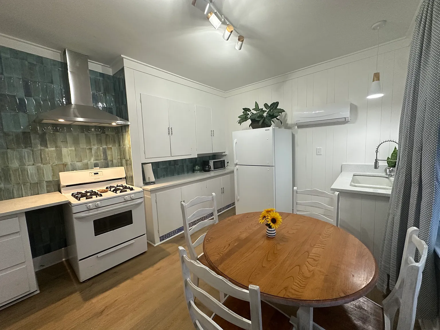 1 bed, 1200 sqft, $1,700 — Photo 4