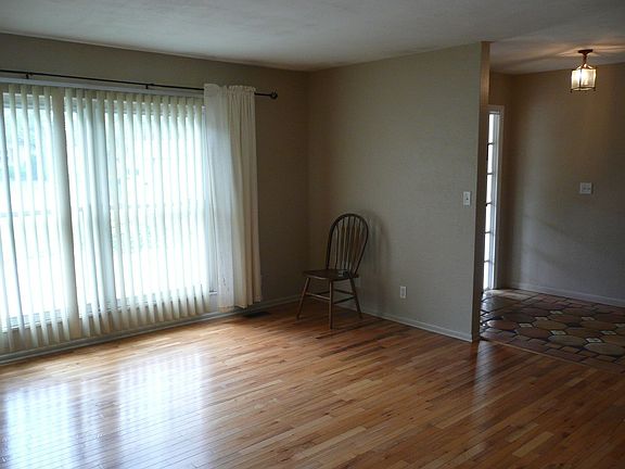 5th image of 6128 N Fairlane Dr
