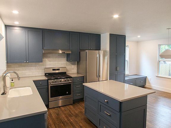 3rd image of 3305 Hollywood Ave