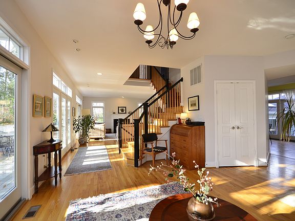 3rd image of 9408 Garden Ct