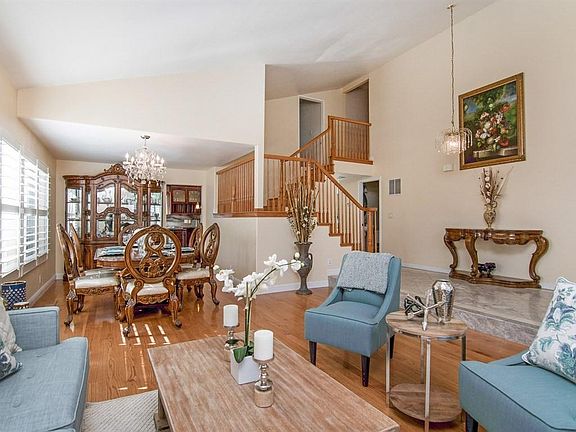 3rd image of 221 Giddings Ct