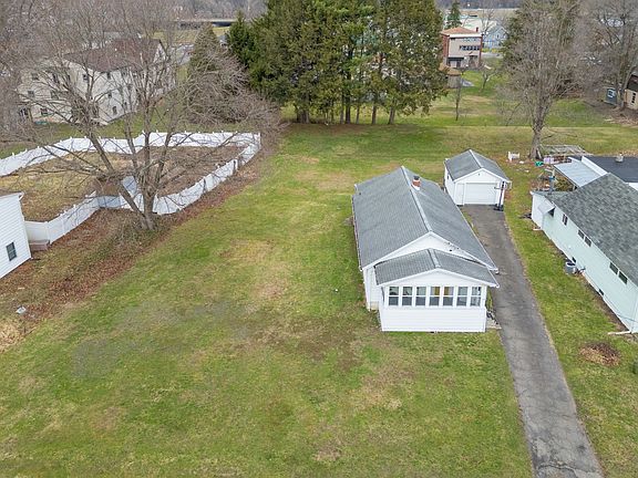 3rd image of 412 Willow St