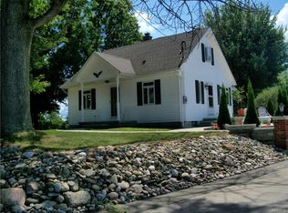 3299 E Pleasant Dr, Hamburg, NY 14075