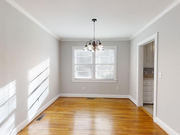 4th image of 302 E Dorchester Blvd