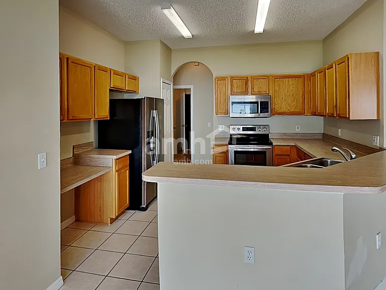 2505 Sherbrook Ln — Photo 3