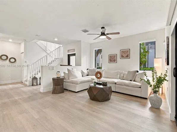 4274 NW 83rd Ave, Doral, FL 33166