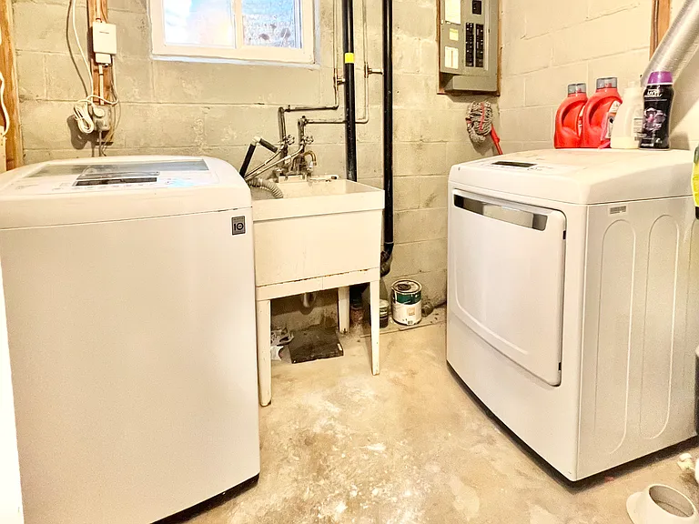 Lower Level Washer/Dryer
