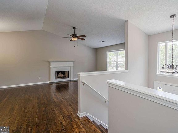 3rd image of 3272 Peach Ct NW