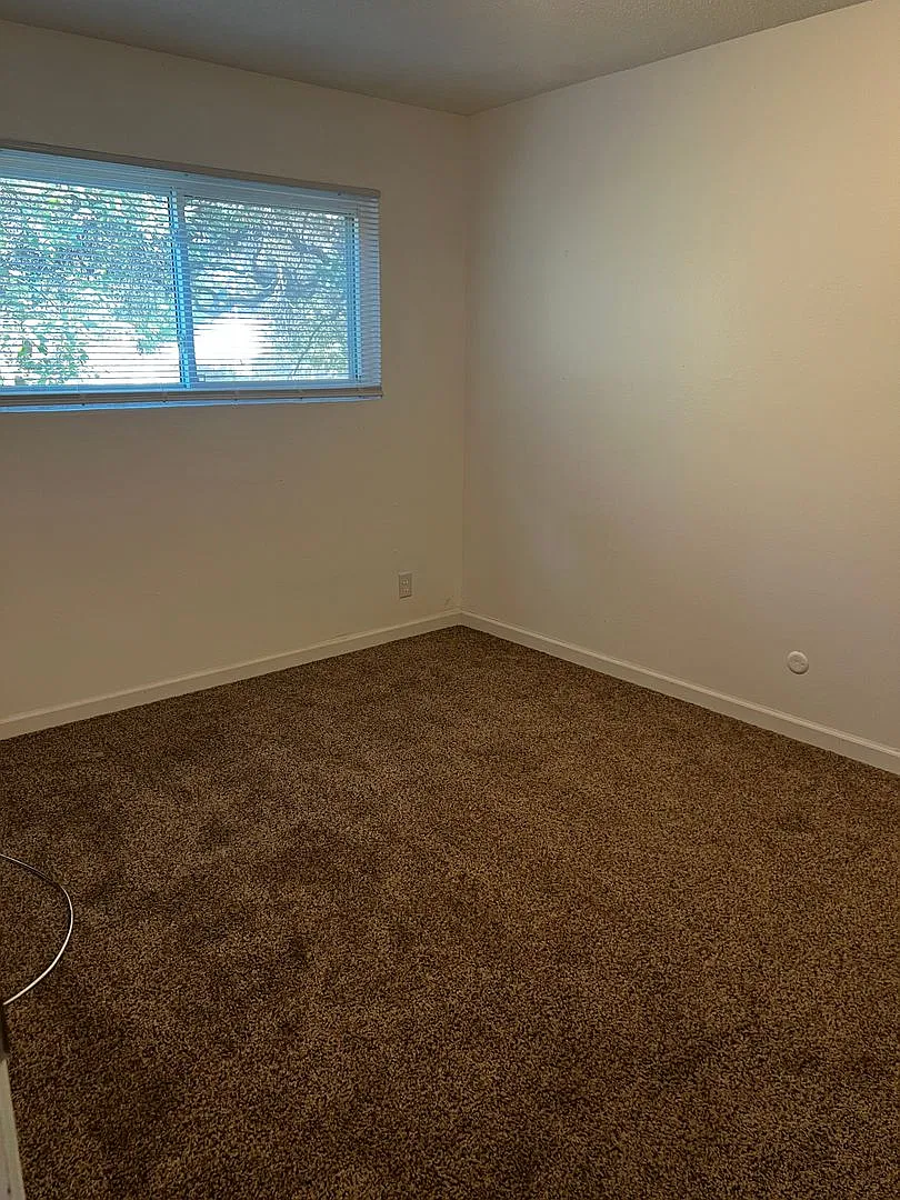 Yosemite Apartments — Photo 3