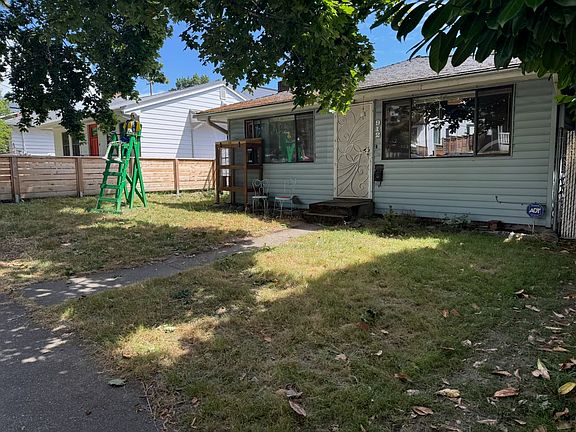 2nd image of 912 25th Ave S