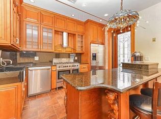 371 Bay Ridge Pkwy #2, Brooklyn, NY 11209