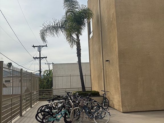 5th image of 428 Hawthorne St #Df7f97b20