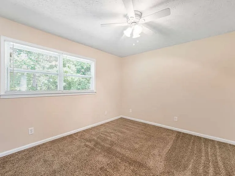 Oxford Village Townhomes — Photo 14