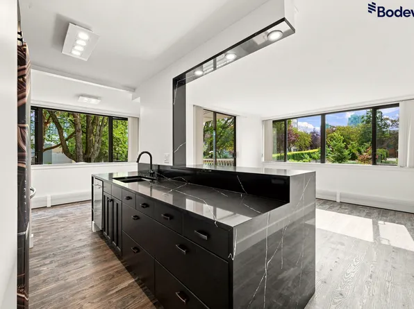 1740 Comox St, Vancouver, BC V6G 2Z1