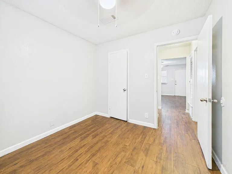 2401 Manor Rd #136 — Photo 8