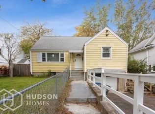 70 Clifton Pl, Bridgeport, CT 06606