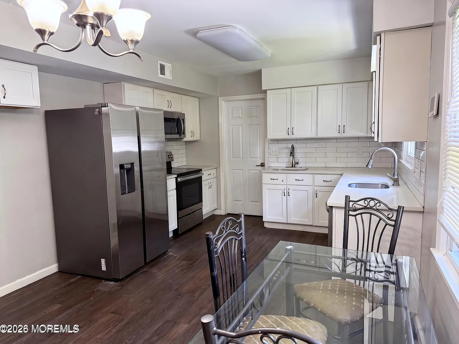 4 bed, 3.5 bath, 2851 sqft, $4,000 — Photo 2