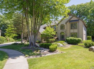 4237 Calumet Dr, Rochester, MI 48306