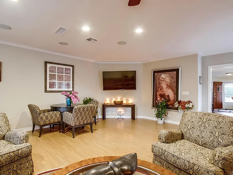 Mar Vista Dr — Photo 6