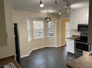 8202 Thornwood Dr, Hixson, TN 37343