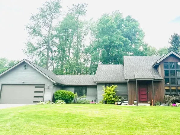 632 Woodstone Path, Valparaiso, IN 46385