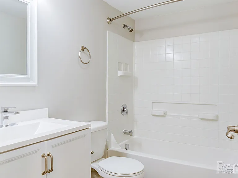 Grandview Apartment Homes — Photo 20