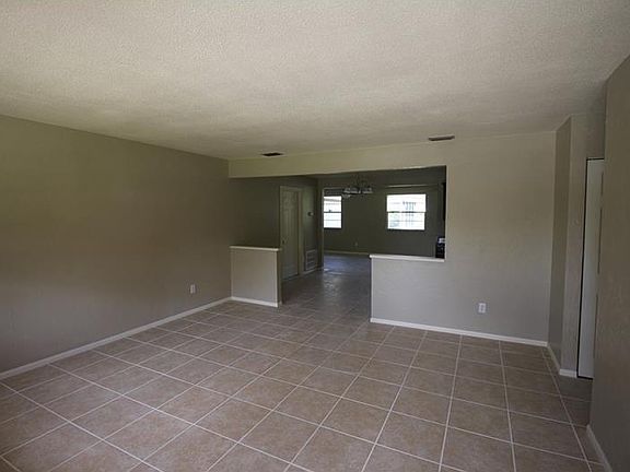 3rd image of 1605 Pine Ave