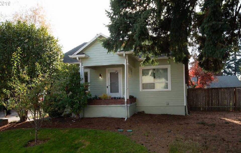 1st image of 723 SE 20th Pl