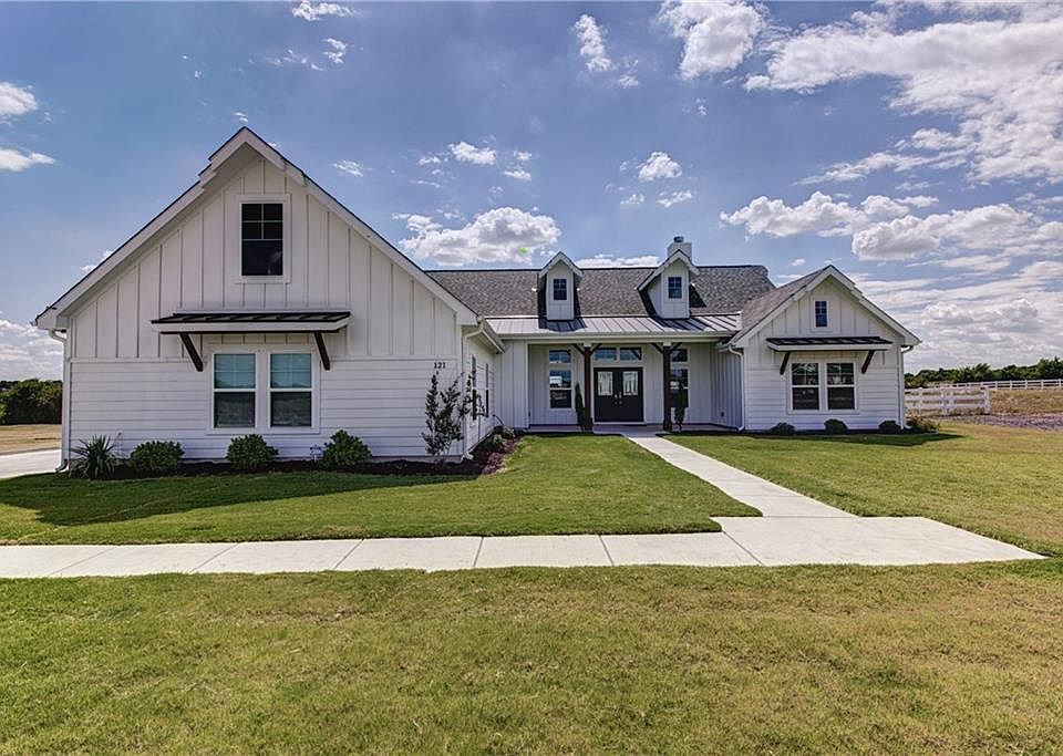 1st image of 121 Twin Creekview Ln
