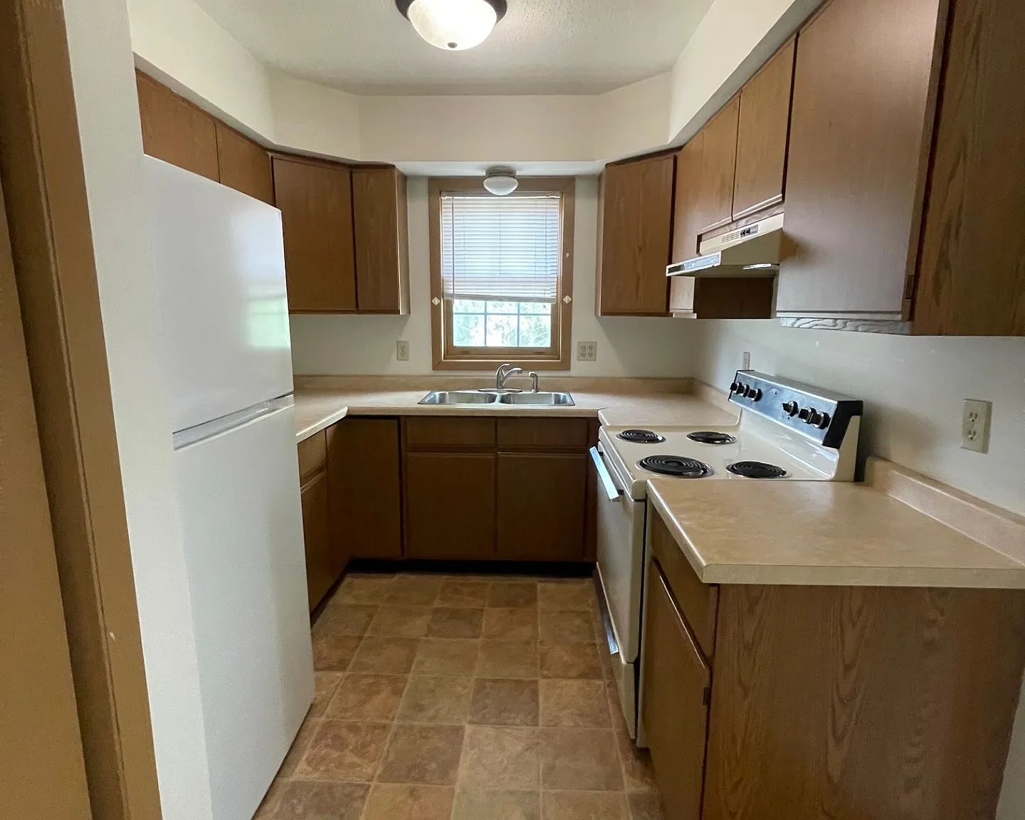 2 bed, $875 — Photo 1