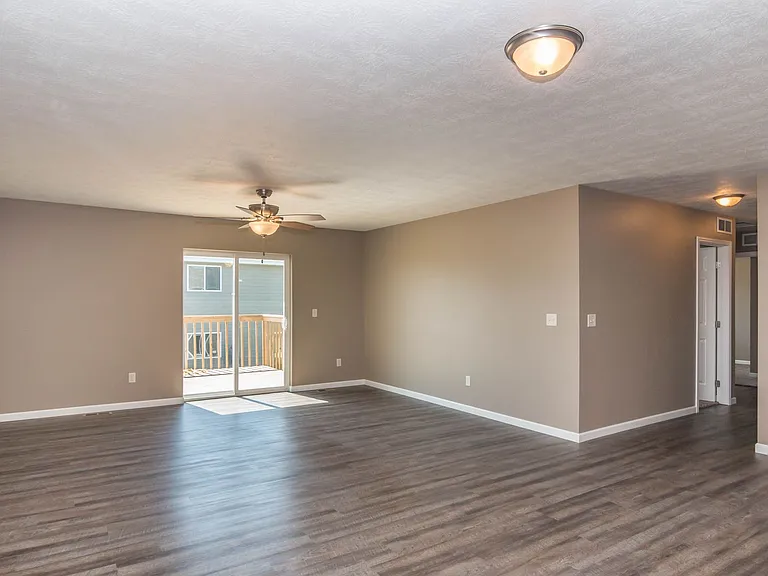 406 W Barker Pl — Photo 4