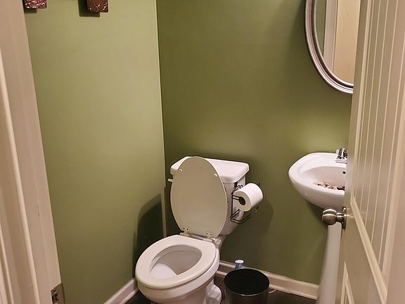4th image of 214 Lakeside Dr