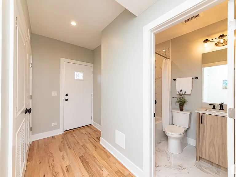 2457 W Logan Blvd — Photo 10